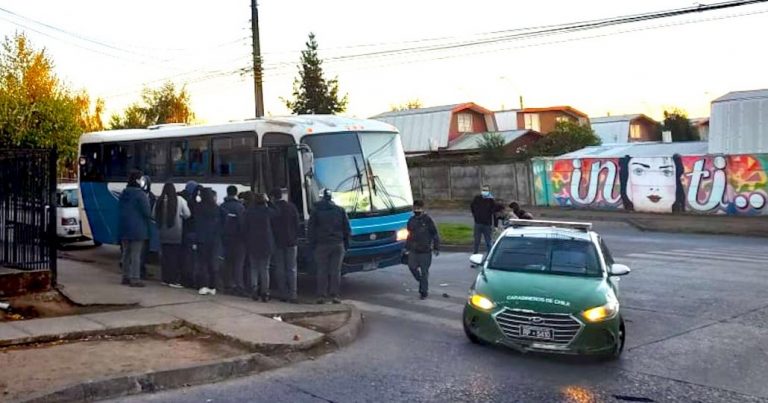Ciclista molesto lanzó una piedra a bus con alumnos del Liceo El Huertón