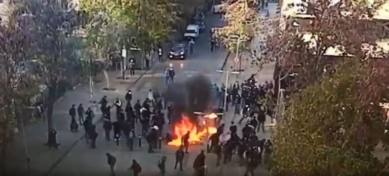 Un menor quemado y cuatro detenidos dejó la «Violenta» manifestación afuera del Instituto Nacional