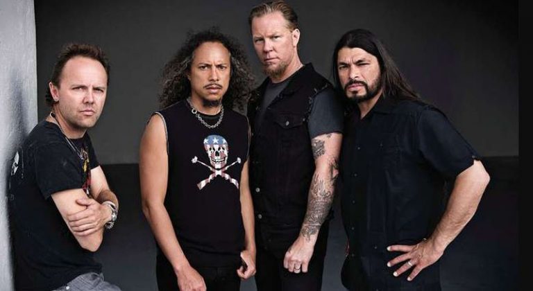 Hasta una carta dejan a Boric para que Metallica toque en el Nacional