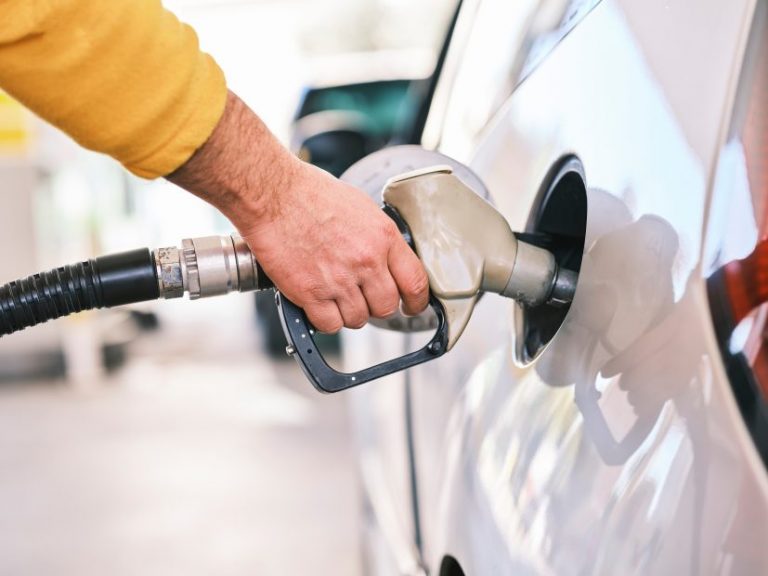 Suma y sigue: Enap anuncia nuevo aumento en el precio de las bencinas