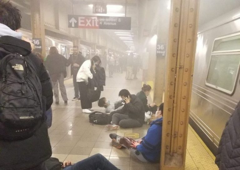 Tiroteo en metro de Nueva York: Registro muestra a decenas de personas escapando en medio del caos