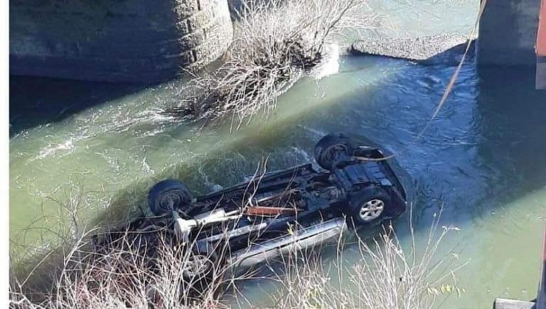 Mujer muere tras caer volcada en al río en Angol
