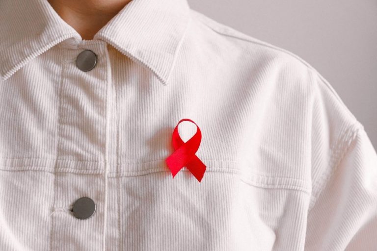 410 personas viven con VIH en la provincia de Biobío: Se concentran entre 30 y 39 años
