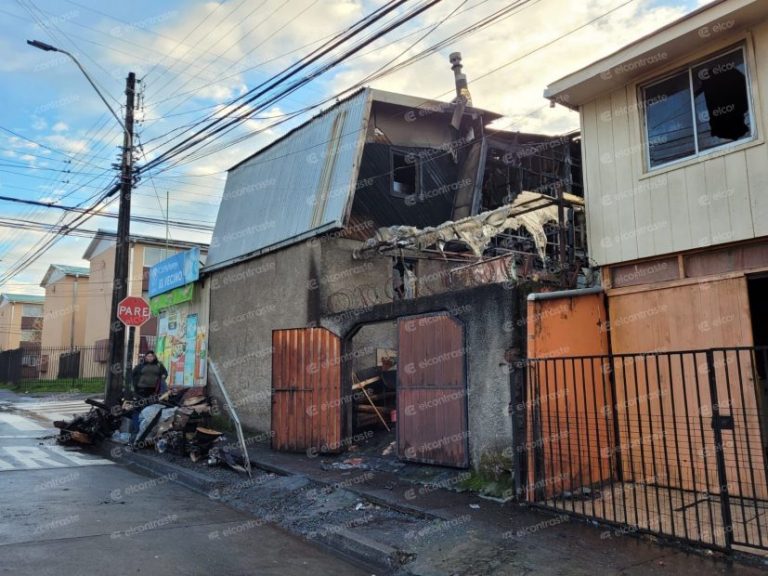 Incendio afectó a tres viviendas en Lomas de Santa María de Los Ángeles