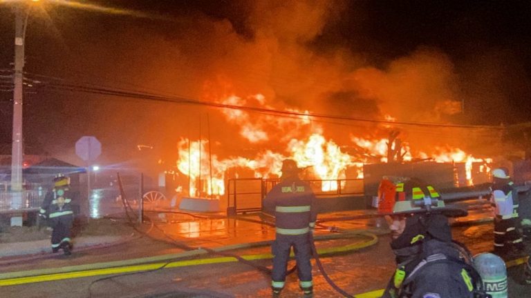 Incendio destruyó por completo la Comisaría COP de Punta Arenas