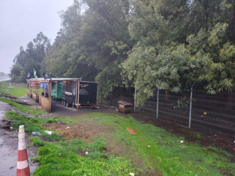 Se enfrentaron con Carabineros: delincuentes robaron a food truck en Las Maicas
