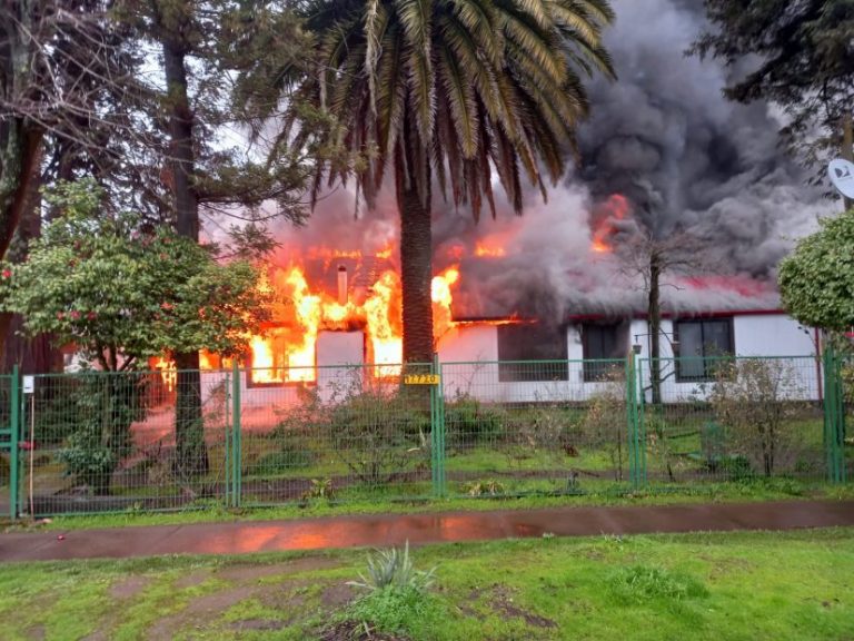 Incendio destruyó por completo una casa en Yumbel Estación