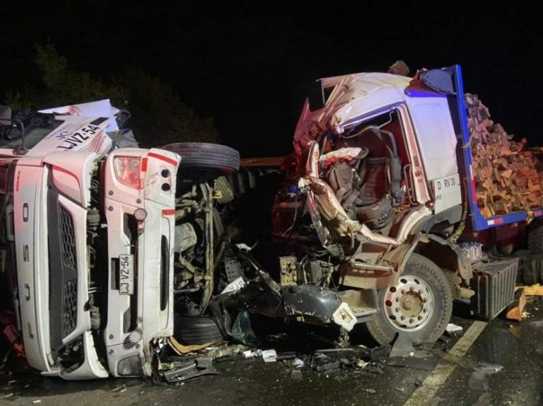 Triple colisión de camiones deja una fallecido en la Ruta 5 Sur