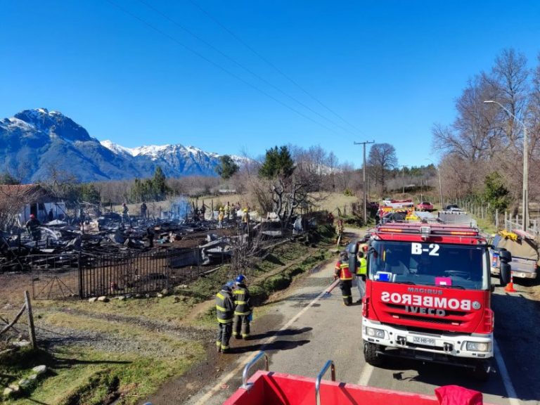 Casa y negocio fueron destruidos por las llamas en la comuna de Quilaco