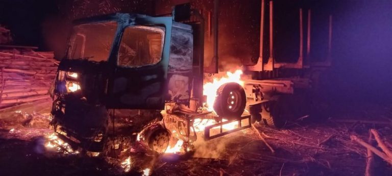 Atentado en Ruta Mulchén – Negrete deja 3 camiones y 1 grúa destruidos