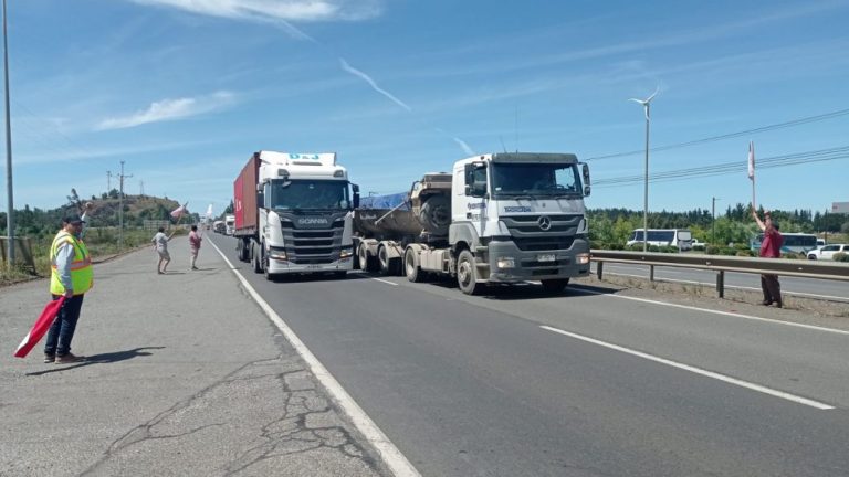 Camioneros llegan a acuerdo con el Gobierno y finaliza el paro nacional