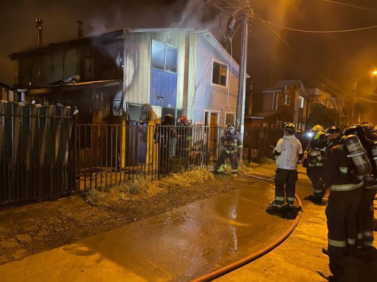 Cuatro personas damnificadas y un lesionado dejó un incendio en Angol