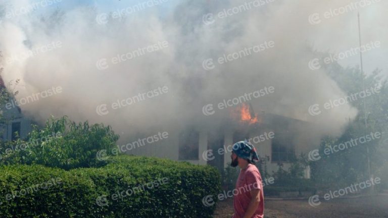 Incendio ha destruido 3 casas y carros de camión en Rarinco: sigue fuera de control