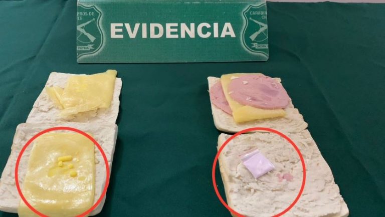 Jamón, queso y algo más: mujer intentó pasar droga a su amiga detenida