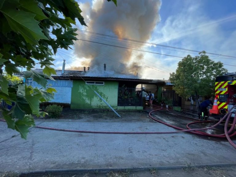 Incendio afectó a cinco casas y una camioneta en la comuna de Laja
