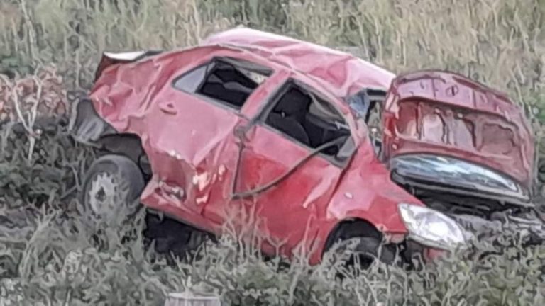 Conductor ebrio protagonizó grave accidente en Laja: 3 lesionados