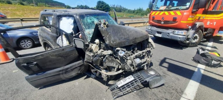 Mulchén: Vehículo se estrelló a gran velocidad con una señalética en la Ruta 5