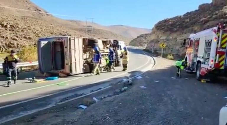 Grave accidente de bus en el norte de Chile: Dos muertos y 28 heridos