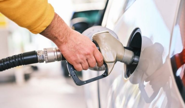 Precios de las bencinas registrarán una nueva baja este jueves
