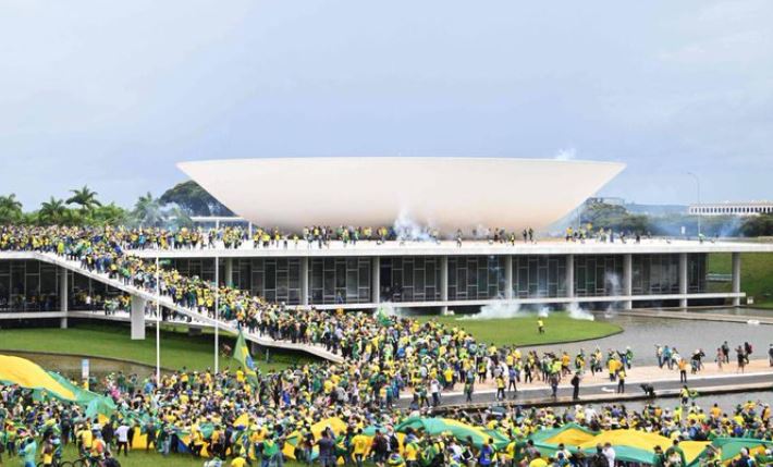 Caos en Brasil: Adherentes de Bolsonaro invaden Palacio Presidencial