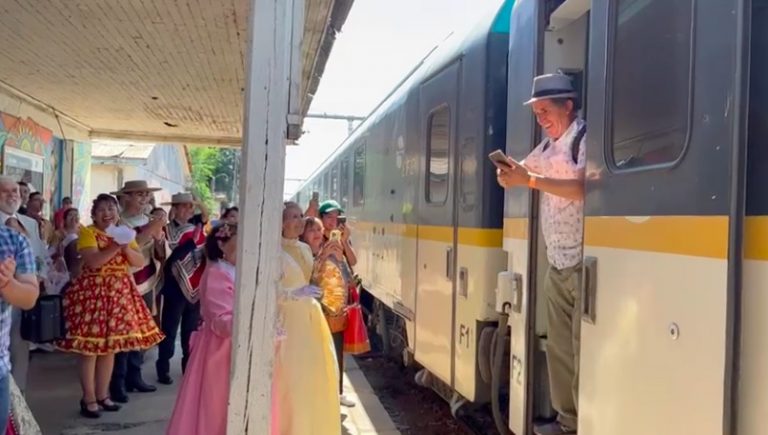 Después de 15 años el Tren Turístico regresó a Yumbel para San Sebastián