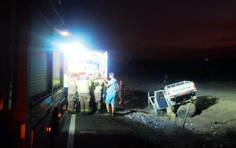 Conductor terminó con lesiones tras chocar con gran piedra en sector de Canteras