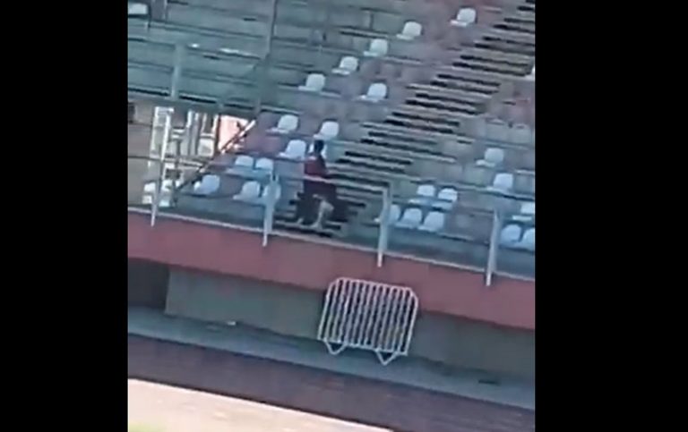 Sorprenden a guardia teniendo sexo en plena tribuna de estadio chileno