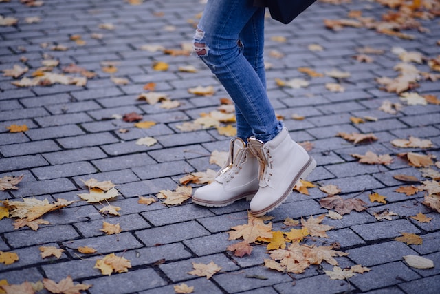 ¿Cómo combinar botas y botines de mujer con tu ropa: consejos de moda para cualquier ocasión?