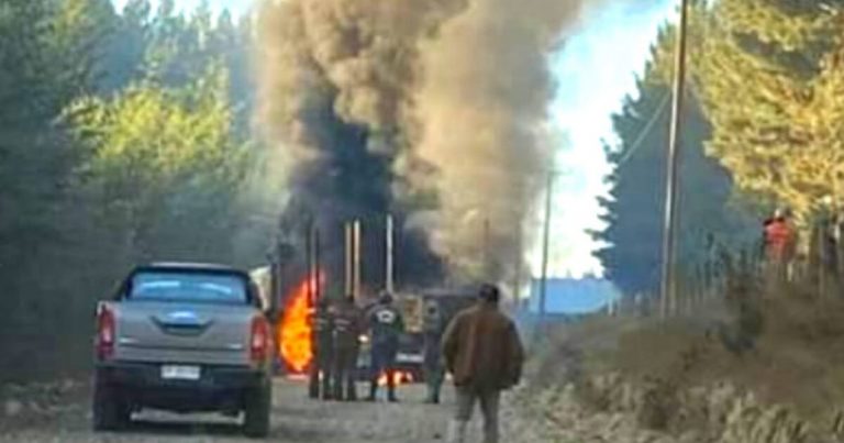 Hay lienzo a alusivo a la causa mapuche: Atacan a trabajadores y queman máquinas en Mulchén