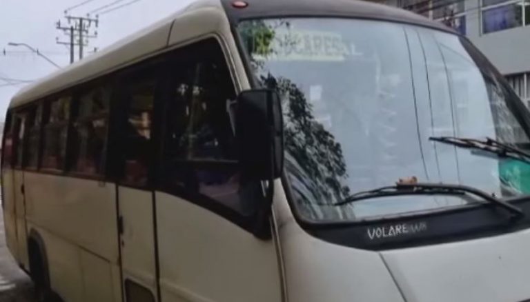 Mini bus que transportaba estudiantes en Cañete fue atacado a balazos