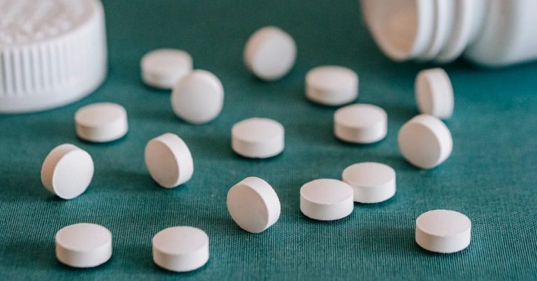 Preocupación por venta ilegal de medicamentos en Los Ángeles: Hay incluso antibióticos