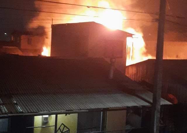 Vecinos denuncian que incendio que arrasó con 4 casas en Mulchén fue intencional