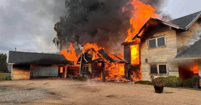 Trágico incendio consume una vivienda en zona rural de Mulchén.