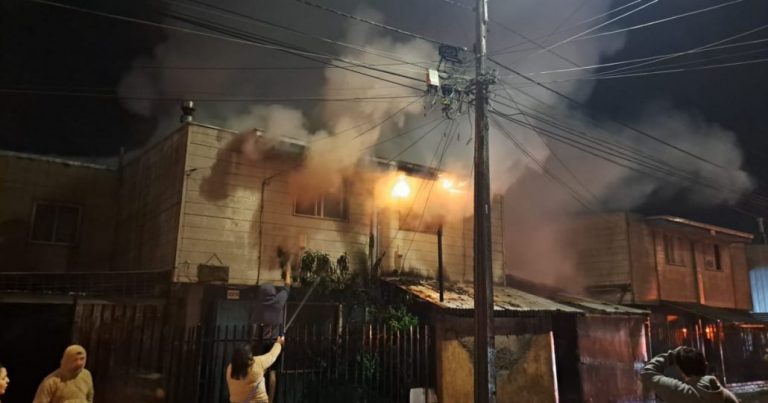 Incendio afectó a dos viviendas en la villa Los Profesores de Los Ángeles