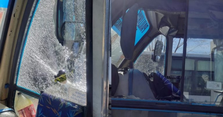 Microbús sufrió ataque con un proyectil mientras iba en recorrido en Los Ángeles