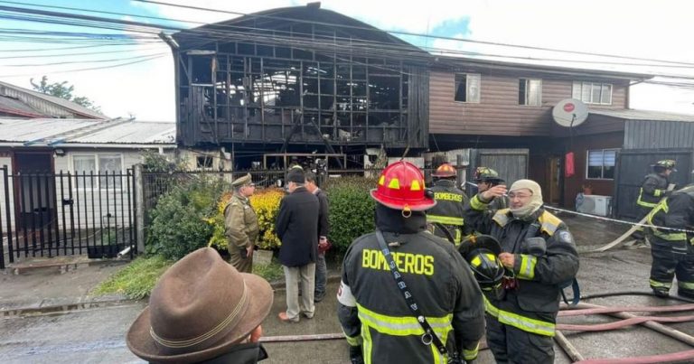 Un fallecido deja incendio que destruyó completamente cinco casas en Osorno