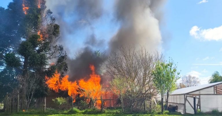 Incendio destruyó vivienda en sector rural de Mulchén
