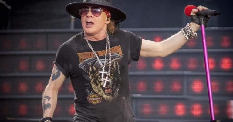 Modelo y actriz denuncia al vocalista de Guns N’ Roses por violación en 1989