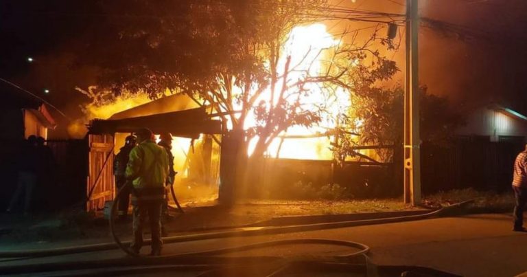 Incendio afectó a dos viviendas en la comuna de Renaico: una quedó destruida