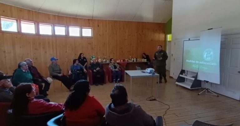Carabineros imparten charlas de autocuidado a adultos mayores en Alto Biobío