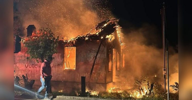 Una vivienda resultó completamente afectada luego de un incendio en Yumbel