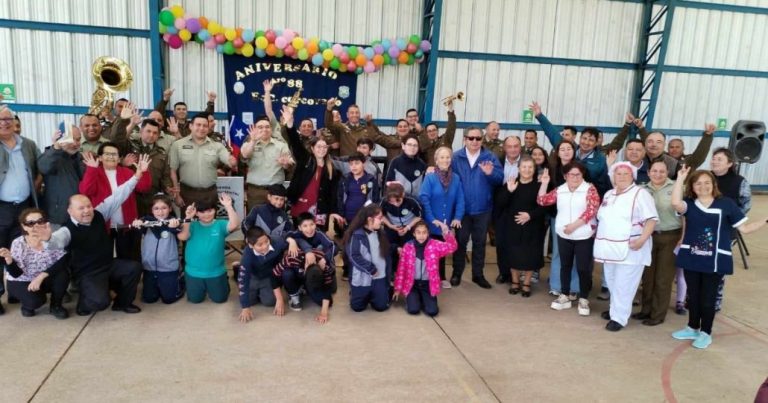 Carabineros y la comunidad educativa celebraron aniversario en colegio Corcovado de Santa Bárbara