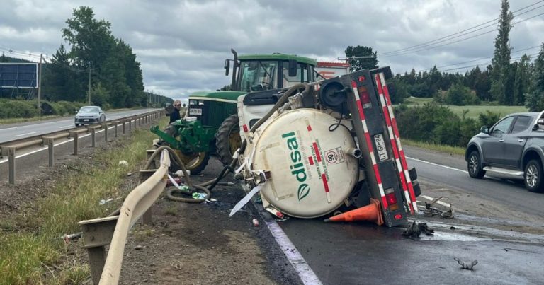 Un lesionado deja colisión de camión con tractor en Mulchén