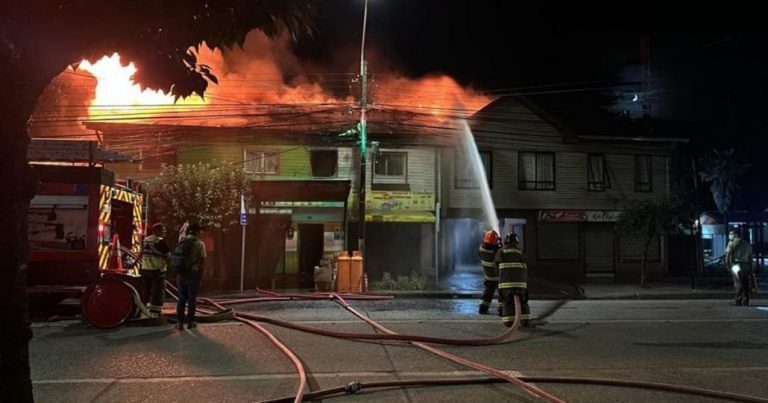Incendio afectó a vivienda y local comercial a un costado de la Subcomisaría de Laja