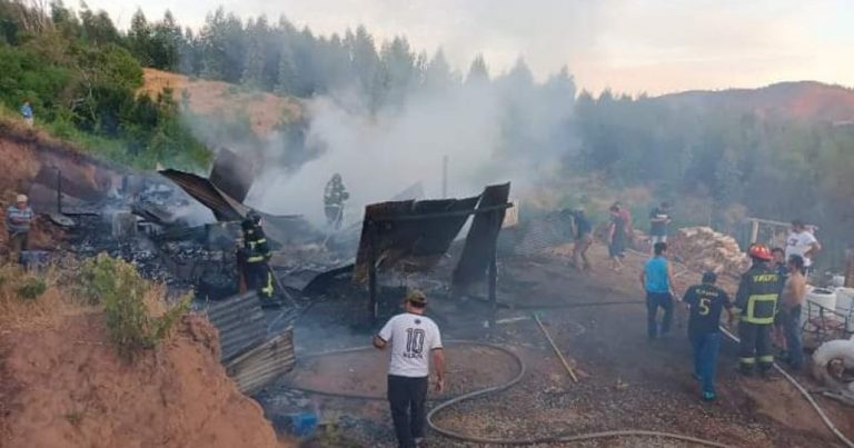 Llaman a colaborar con familia que perdió todo tras un incendio en Nacimiento
