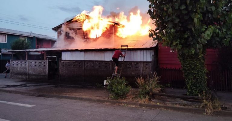 Incendio afectó a una vivienda en la población Bureo de Mulchén