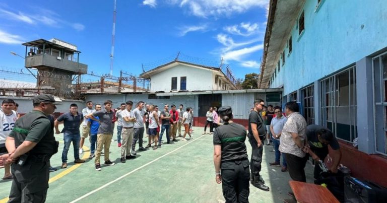 Municipalidad entrega equipamiento deportivo a internos de CDP Mulchén