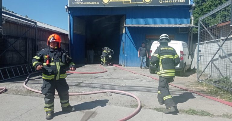 Los Ángeles: Principio de incendio afectó el interior de taller en calle Los Carrera
