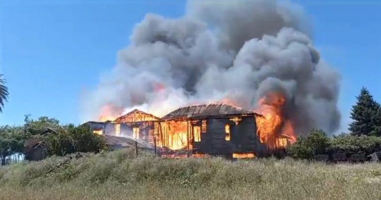 Incendio destruyó antigua casona en sector rural de Renaico