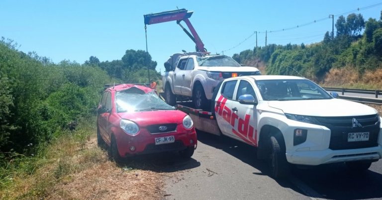 Dos personas lesionadas deja desbarrancamiento de camioneta en La Araucanía